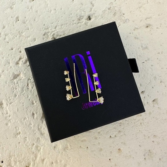 Stardust ear climbers with simulated diamonds - 14K Gold - Picture 3 of 4